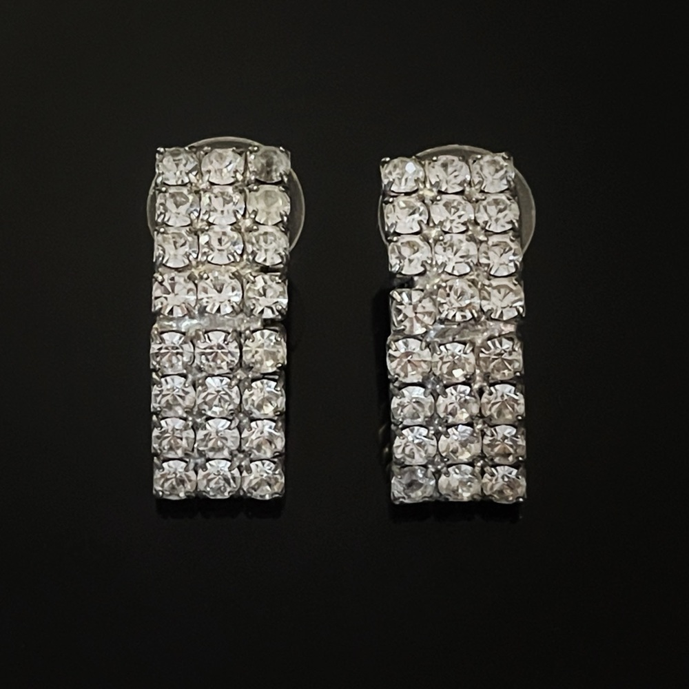 ✨Gorgeous VTG Sparkly Rhinestones Stud Earrings